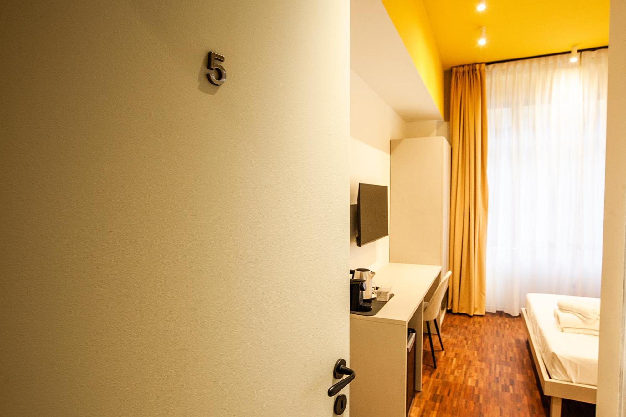 Cvm 19 Hotel Милано Екстериор снимка
